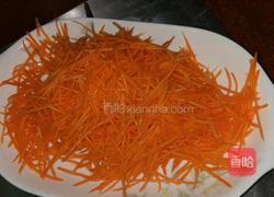 胡萝卜炒五花肉的做法图解1