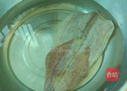 鱿鱼瘦肉粥的做法图解2