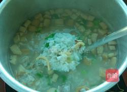 鱿鱼瘦肉粥的做法图解10