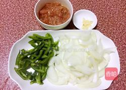 洋葱炒肉的做法图解2
