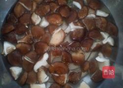 香菇豆芽菜的做法图解2