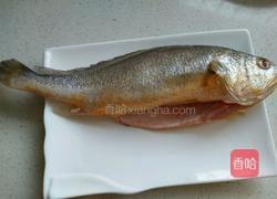 酱烧黄鱼的做法图解1