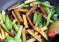 西芹炒香干的做法图解7