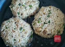 肉末橄榄菜米饭饼的做法图解3
