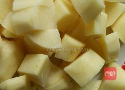土豆烧鸡腿的做法图解2