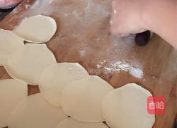 韭菜香菇木耳肉饺子的做法图解5