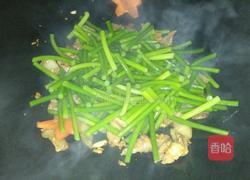 爆炒瘦肉蒜芯的做法图解5
