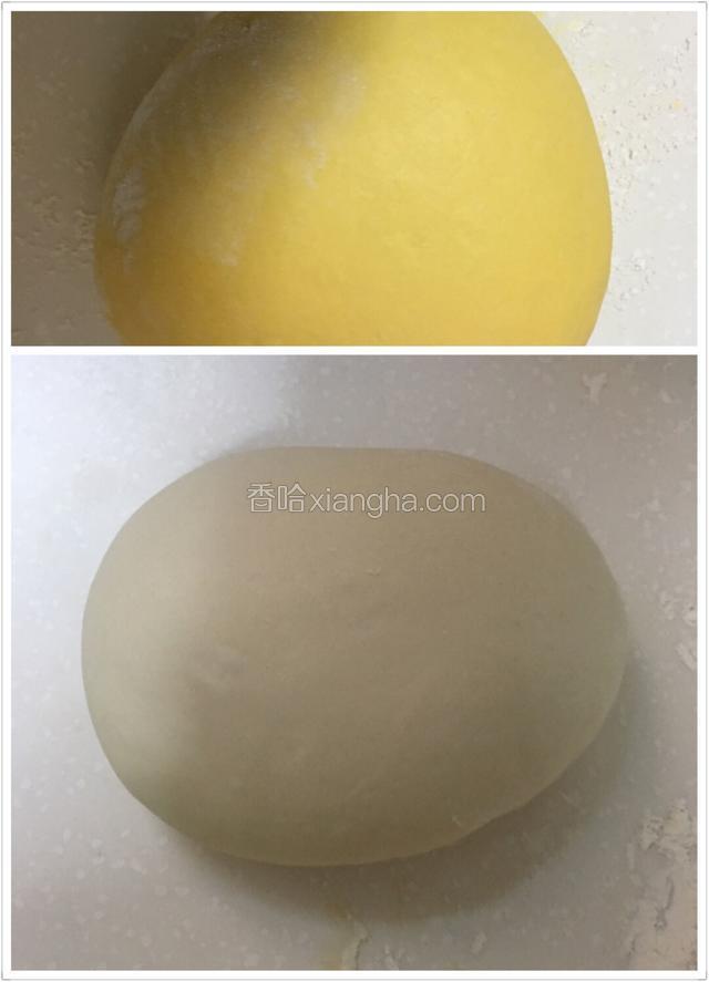 把发硣好的面团取出排气揉匀