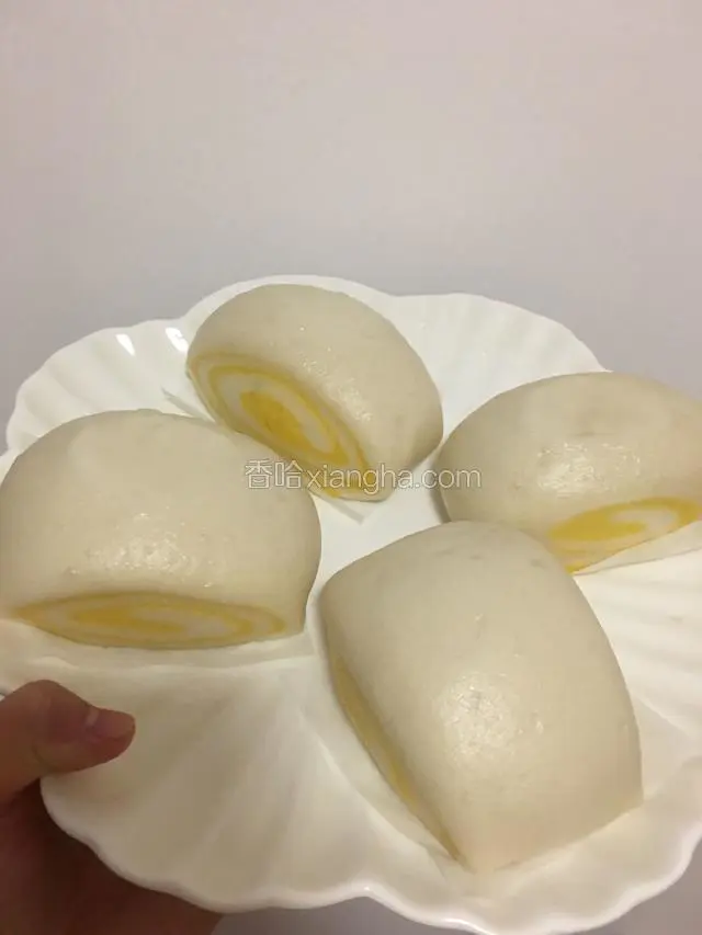 冷水上锅蒸30分钟，关火焖5分钟，出炉