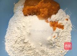 鸳鸯甜花卷的做法图解1