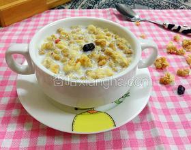 牛奶水果谷物麥片