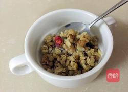 牛奶水果谷物麦片的做法图解2