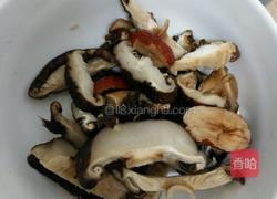 香菇焖鸡的做法图解3