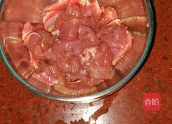 洋葱炒瘦肉的做法图解2