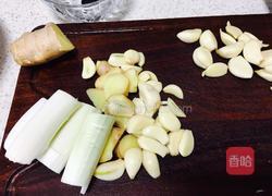 闷烧罗非鱼的做法图解1