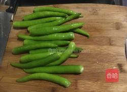 杭椒炒肉的做法图解1