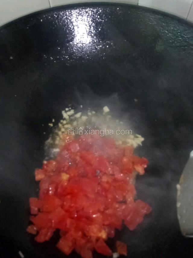 油蒜爆炒西红柿。