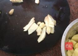 土豆焖鸭的做法图解2