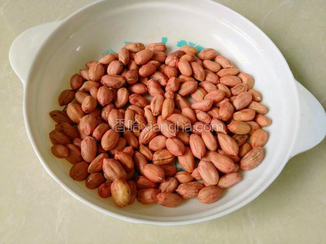 备花生米，160克。