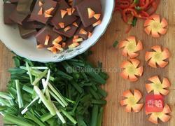 韭菜炒鸭血的做法图解3