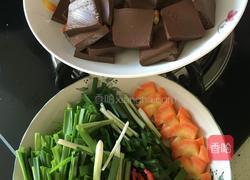 韭菜炒鸭血的做法图解5