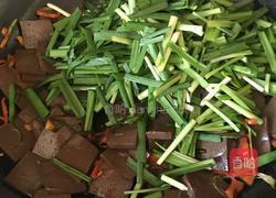 韭菜炒鸭血的做法图解8