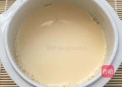 牛奶蒸鸡蛋的做法图解5