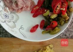 酸菜肉丝哨子的做法图解1