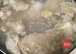 东北大骨头酸菜的做法图解2