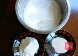 奶香花卷的做法图解1