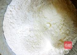 奶香花卷的做法图解3