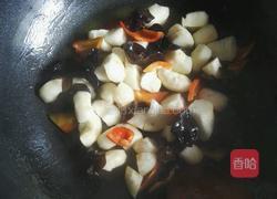 荸荠炒黑木耳的做法图解4