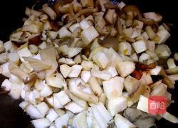 蘑菇煲仔饭的做法图解2