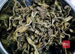 农家干豆角焖鸡的做法图解1