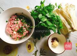 金针菇丸子汤的做法图解1