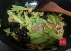 肉片木耳青笋的做法图解10