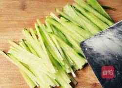 剁椒果仁萝卜丝的做法图解3