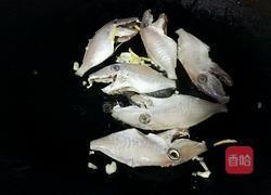 剥皮鱼煮芹菜的做法图解4