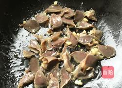 香菇炒鸭胗的做法图解3