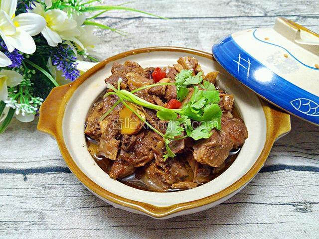 出锅，肉烂汤香，很下饭哦！