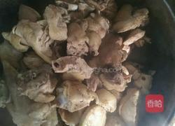 土豆蘑菇炖鸡块的做法图解2