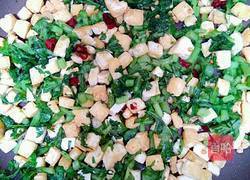 茼蒿豆腐丁的做法图解5