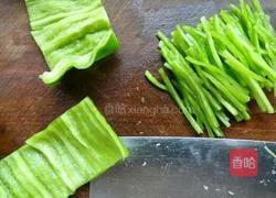 青椒香干炒肉丝的做法图解3