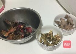 红菇鸭肉汤的做法图解1