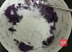 Illustration of how to make fried purple potato balls 4