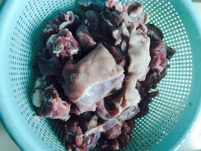 羊肉洗净切块