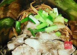 黄花菜煲排骨的做法图解5