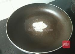 香菇西芹炒油豆腐的做法图解3