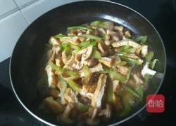 香菇西芹炒油豆腐的做法图解6