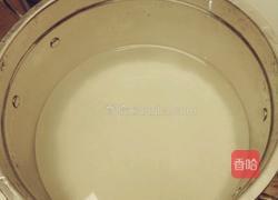 菌菇鱼片虾丸生滚粥的做法图解1